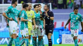 За ритник в топките: Наказаха рефер 12 мача