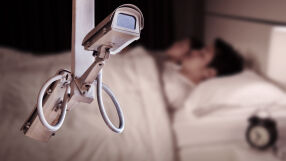 Домакини в Airbnb слагали камери в спалните и баните