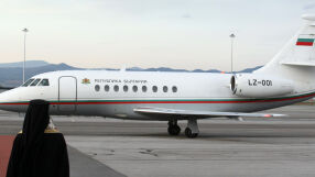 Продават правителствения „Фалкон“ на търг с явно наддаване