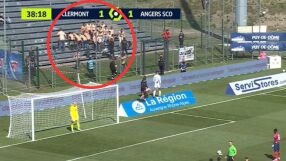 Те си свалиха гащите, той им отговори с гол от дузпа (СНИМКИ)