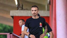 Бербатов преподава дузпи на бивш съотборник (ВИДЕО)