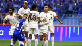 Грозно: Роналдо се хвана за слабините след викове за Меси (ВИДЕО)