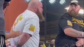 Шампион от UFC гази в състезание по шамари (ВИДЕО)