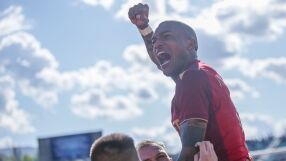 Каранга на масата: Лудата радост в червено (ВИДЕО)