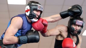 Със знаме и химн: Пуснаха руски боксьори в Белград