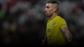 Абсурдно: Биха футболист с камшик и го наказаха за позорно поведение (ВИДЕО)