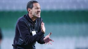 Шамари и ритници в съблекалнята на Берое