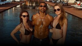 Боксьор и жена му си търсят горещо момиче със странна обява