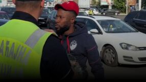 Фенове и регулировчици: Как герой на Звезда щеше да пропусне дербито? (ВИДЕО)