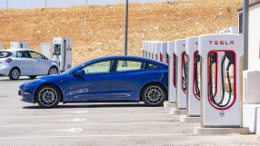 Зарядните станции на Tesla в София и Пловдив стават платени