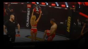 Шут в момичето с табелата коства кариерата на ММА боец (ВИДЕО)