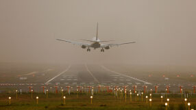 Огромен пожар на летището в Кувейт след атака с дрон