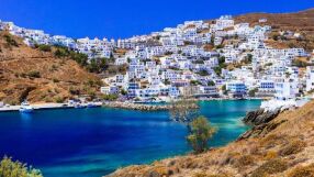 Не е Санторини: Гръцки остров набира популярност, ето колко излиза нощувката