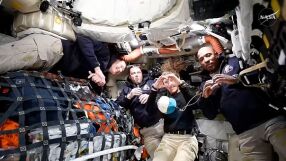 В "точката без връщане": Екипажът на "Артемис II" получава тревожен сигнал за теч по пътя към Луната