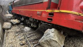 Има пострадали пътници при тежкия инцидент с влак между гарите Царева ливада и Трявна