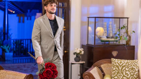 Без коктейл, но с драматична церемония на розата обърка играта в „Ергенът“ 5 (ВИДЕО)