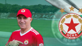 Христо Стоичков уговаря Барса за откриването на 