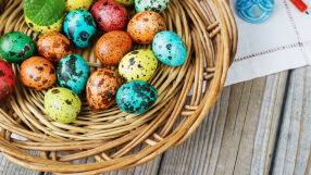 Как се боядисват пъдпъдъчи яйца за Великден – с естествени шарки или в чист цвят