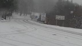 Сняг изненада шофьорите на прохода Шипка