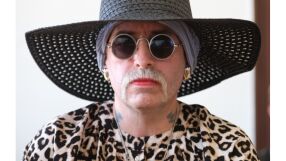 Трансджендър десен екстремист, осъден в Германия, е заловен в Чехия, атакувал ЛГБТ и ги наричал „паразити на обществото“