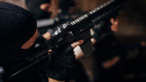 Нападатели убиха 7 души при въоръжена атака