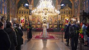 В „Света Неделя“ бе отслужена Василиева литургия за Велика събота (СНИМКИ)