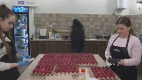 „Вярата ни дава сили“: 2026 червени яйца се боядисват в Бачковския манастир