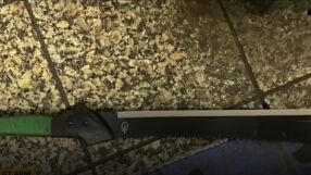 Mъж с мачете рани трима души на метростанцията