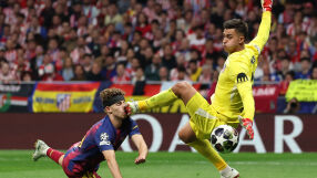 Кръв и болка: Ритникът от Атлетико - Барса, който подпали спор за дузпа! (ВИДЕО)