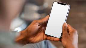 "След като поставих SIM картата, сълзите ми потекоха": Репортер, блокиран от войната, включил телефона си, след като три години изолация