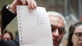 ЦИК показа шаблона за незрящи и склада, в който се съхраняват машините (СНИМКИ)