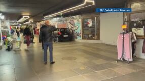 Очевидец за колата, "паркирала" в подлез на Орлов мост: Слезе по стълбите, подскачайки на всяко стъпало