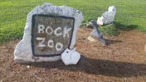 Зоологическата градина, която се посещава от стотици хора, но няма истински животни