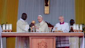 Папа Лъв XIV отслужи литургия пред 120 000 души в камерунския град Дуала