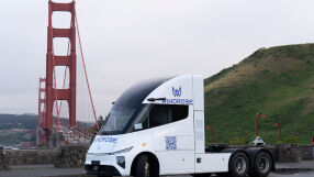 Китайският „близнак“ на Tesla навлиза на европейския пазар