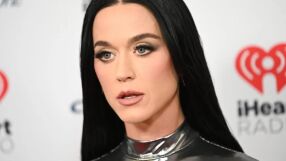 Кейти Пери тотално полудя след обвиненията - хвърли кредитната си карта във фонтан! (СНИМКИ)