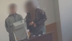 Без обвинения за дъщерята на кмета на Великденче и нейна приятелка, които "помагаха" при гласуването (ВИДЕО)