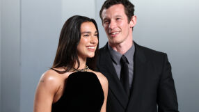 Сватбени камбани ще бият за Дуа Липа и Калъм Търнър през септември! Ето къде (СНИМКИ)