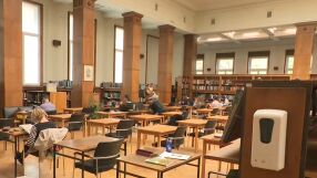 С кофи и саксии: Националната библиотека се бори с течове след всеки дъжд