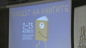 Известни лица от bTV отидоха в детски градини и училища, за да почетат книга на децата