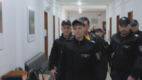 Шофьорът на преобърналия се рейс край Малко Търново остава в ареста 