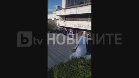Прокуратурата: Няма данни 14-годишното дете, паднало с парапет от НДК, да е бутнато