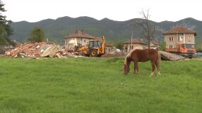 Теренът на старо училище се превърна в зеленчукова градина за хора със специални потребности 