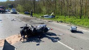 Пътят Русе-Варна затворен заради тежка катастрофа между два автомобила и мотор