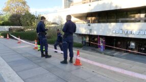 Животоспасяваща операция за падналото с парапет от НДК дете: Паднало ли е само, или е било бутнато?