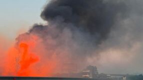 Огромен пожар на "Тракия", магистралата е задимена 