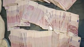 Разбиха групировка за пране на пари, иззеха над 600 000 евро и близо 70 кг дрога (СНИМКИ)