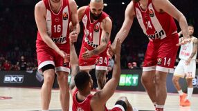 Александър Везенков с шевове след тежкия удар в лицето