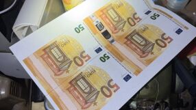 Разбиха печатница за фалшиви пари с плащане в криптовалута, има задържани