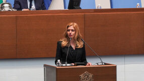 52-рият парламент вече има председател: Коя е Михаела Доцова? (СНИМКИ)